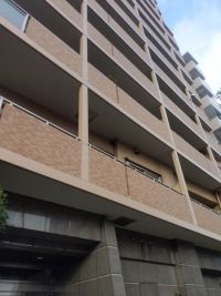 ロイヤル谷六駅前